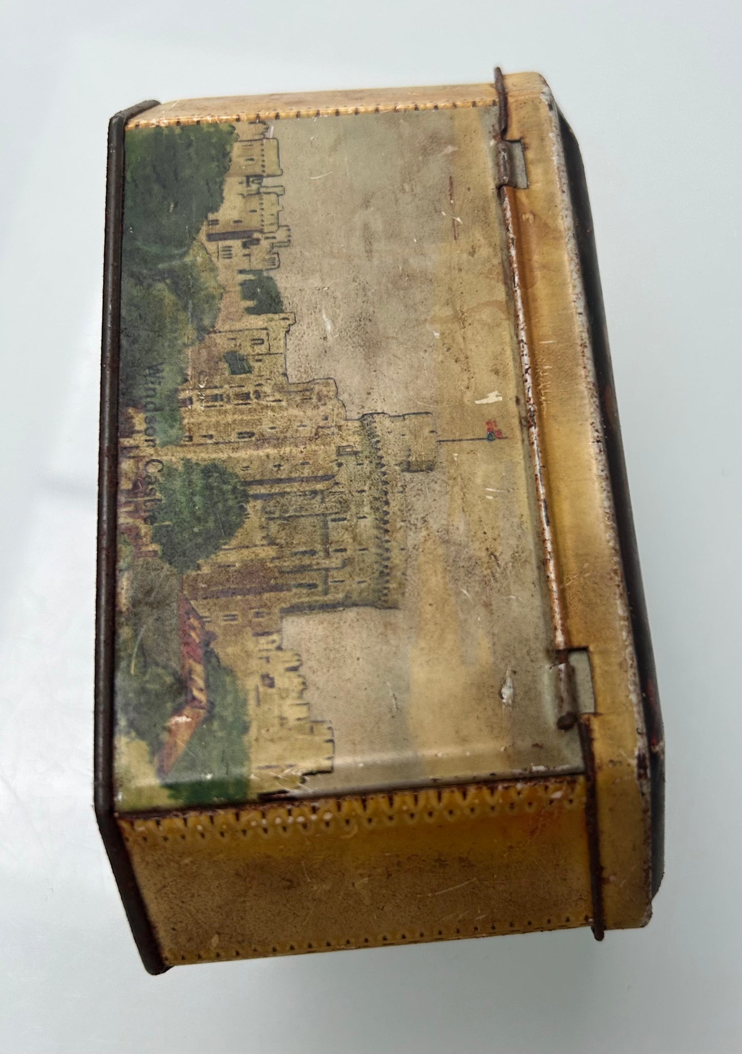 Queen Elizabeth 2nd Souvenir Of The Coronation Tin June 2nd 1953