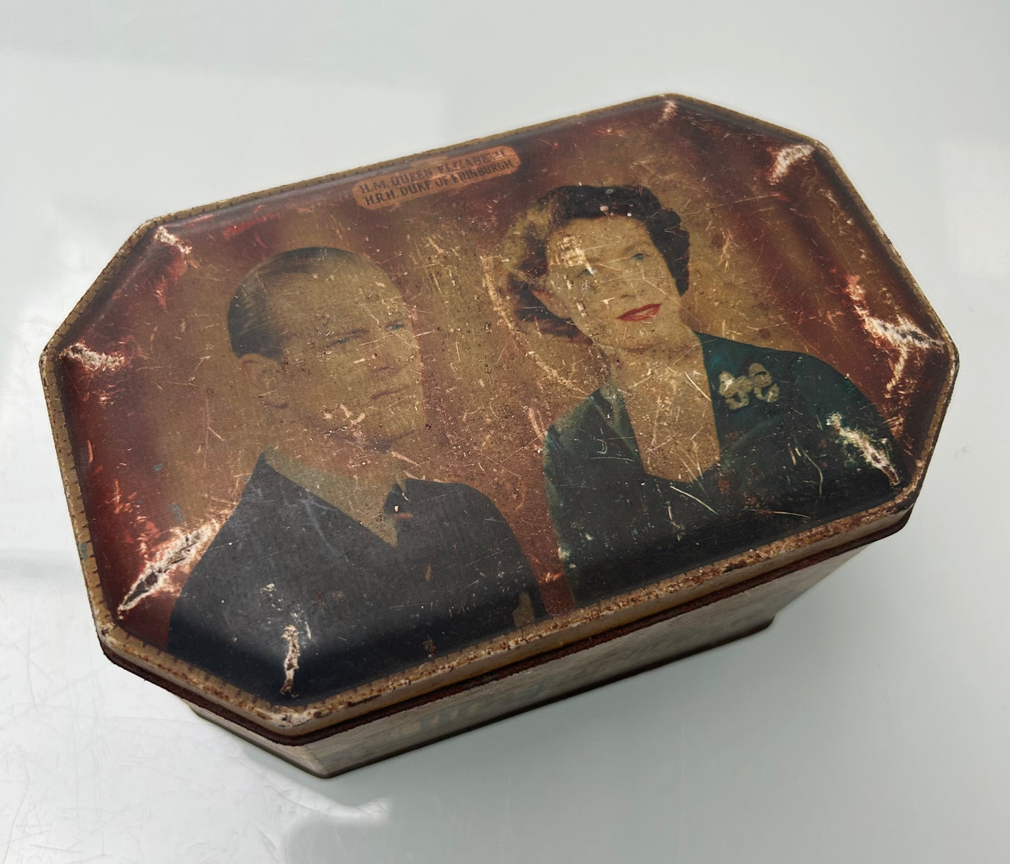 Queen Elizabeth 2nd Souvenir Of The Coronation Tin June 2nd 1953