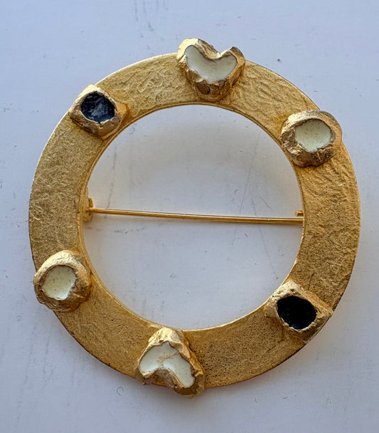 80’s Circle Brooch - black and Cream hearts