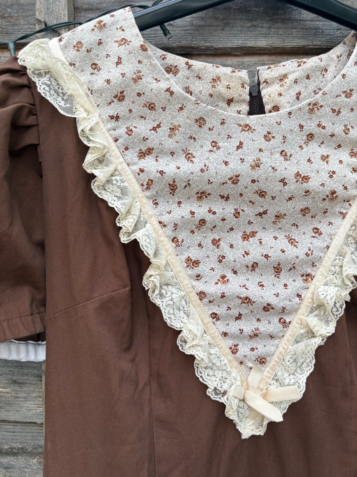 Vintage 70’s Brown and White Lace Dress - size 10-12 fit