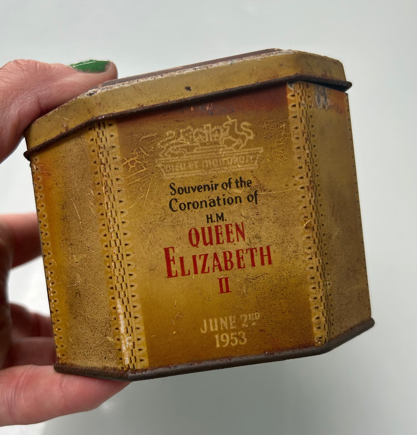 Queen Elizabeth 2nd Souvenir Of The Coronation Tin June 2nd 1953