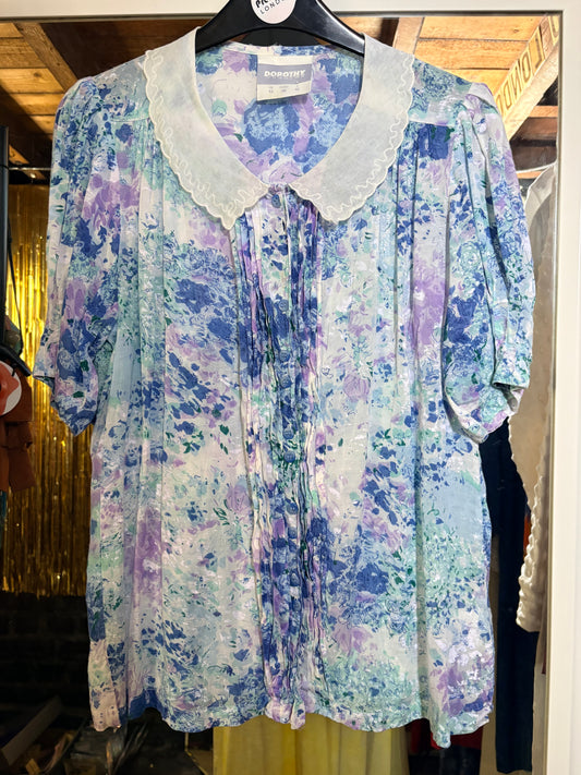 Vintage 80’s Printed Top with beautiful collar